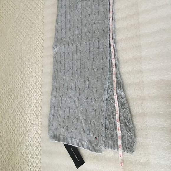 Tommy Hilfiger Light Gray Cable Knit Scarf - Picture 3 of 4